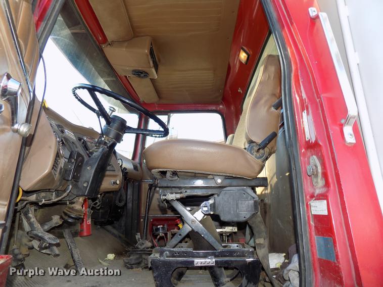 image for item DE7591 1988 Ford LT8000 dump truck