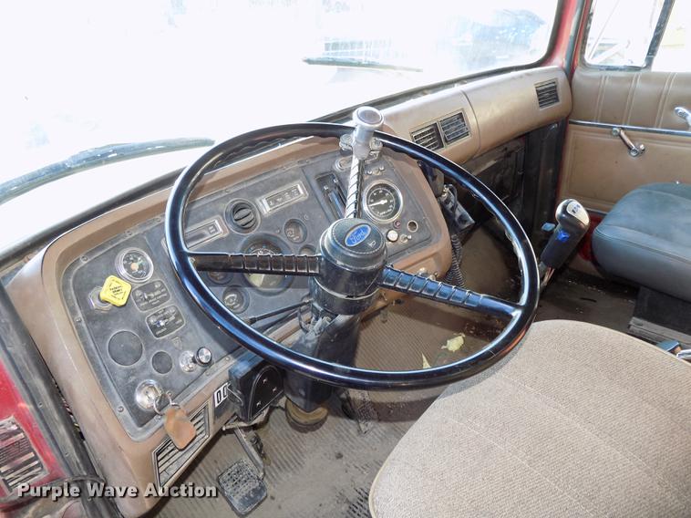 image for item DE7591 1988 Ford LT8000 dump truck