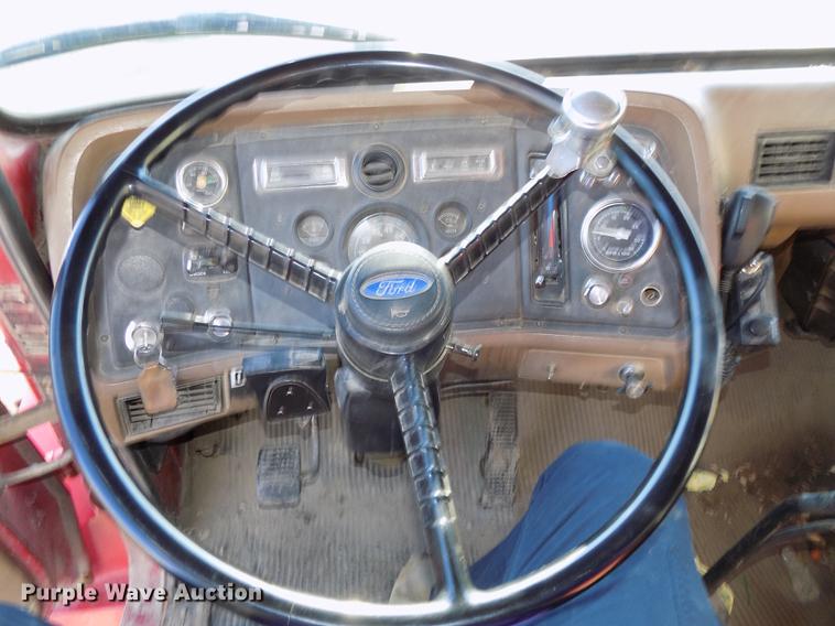 image for item DE7591 1988 Ford LT8000 dump truck