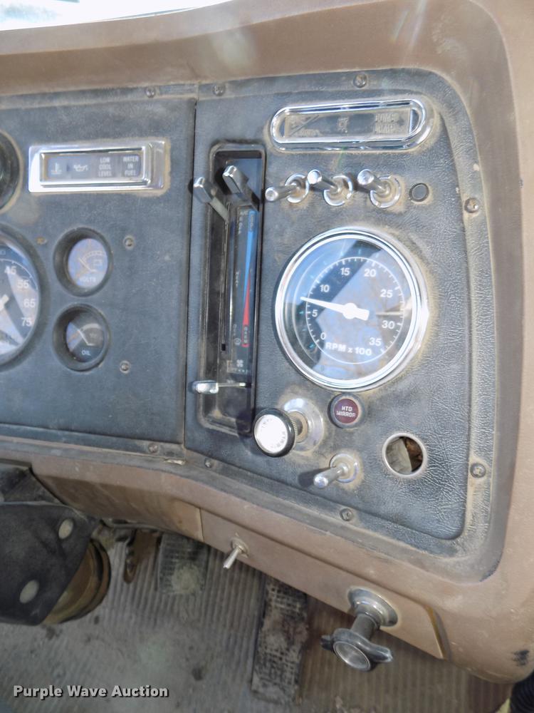 image for item DE7591 1988 Ford LT8000 dump truck