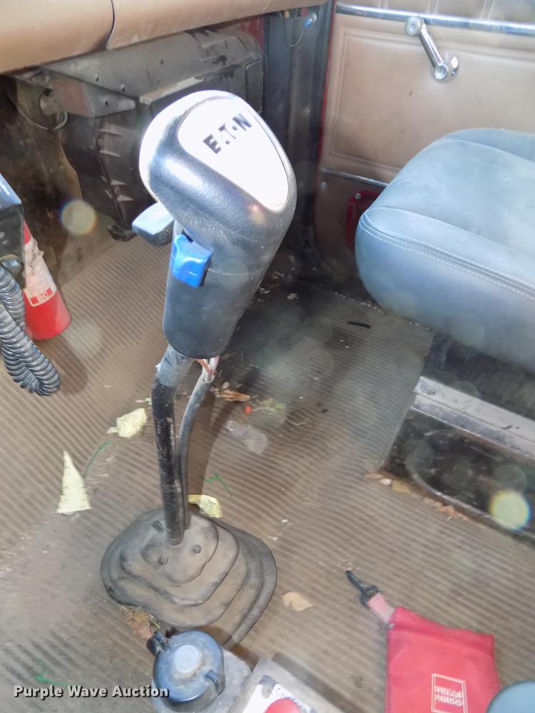 image for item DE7591 1988 Ford LT8000 dump truck