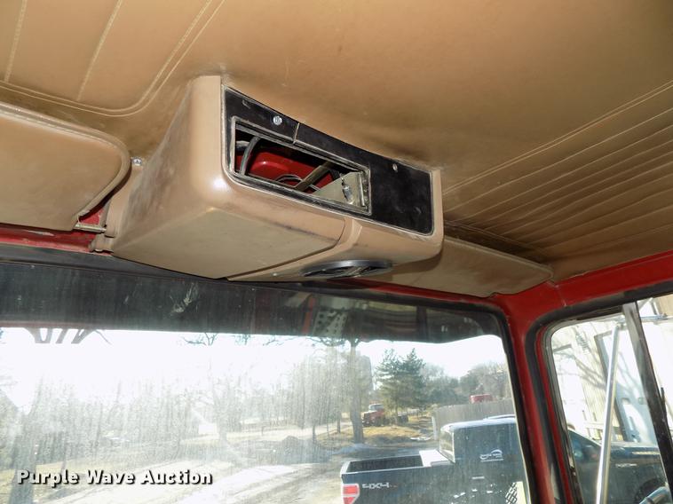 image for item DE7591 1988 Ford LT8000 dump truck