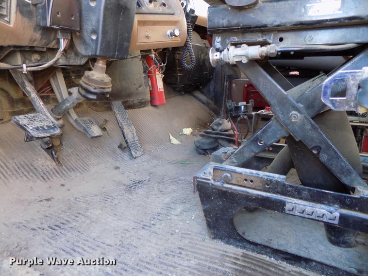 image for item DE7591 1988 Ford LT8000 dump truck