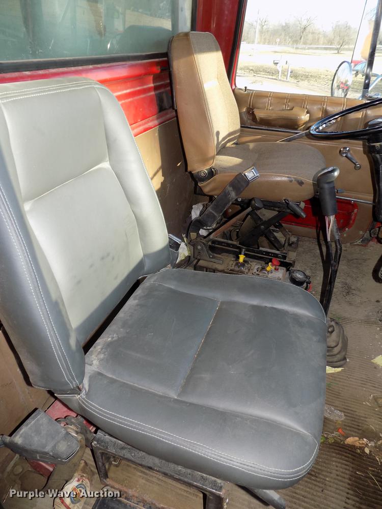 image for item DE7591 1988 Ford LT8000 dump truck