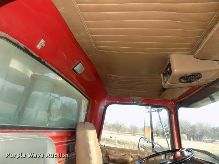 image for item DE7591 1988 Ford LT8000 dump truck