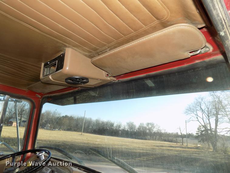 image for item DE7591 1988 Ford LT8000 dump truck