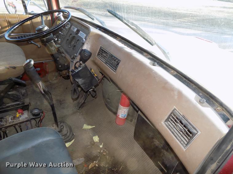 image for item DE7591 1988 Ford LT8000 dump truck