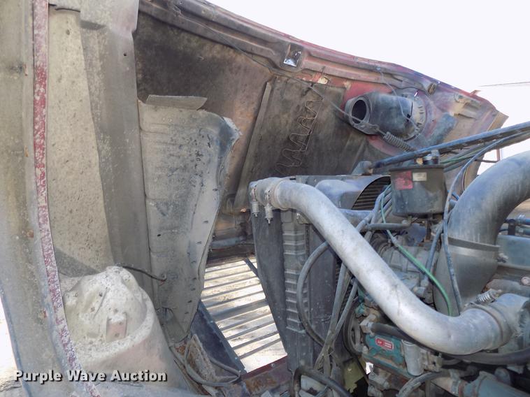 image for item DE7591 1988 Ford LT8000 dump truck