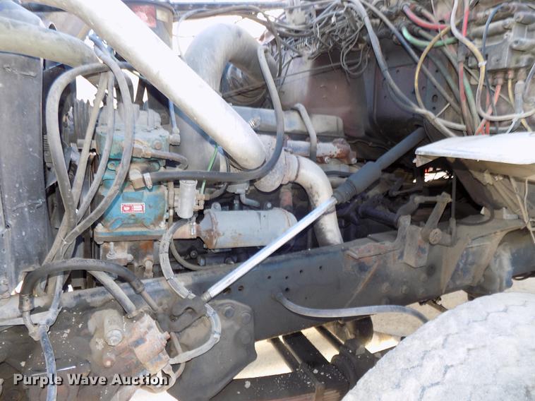 image for item DE7591 1988 Ford LT8000 dump truck