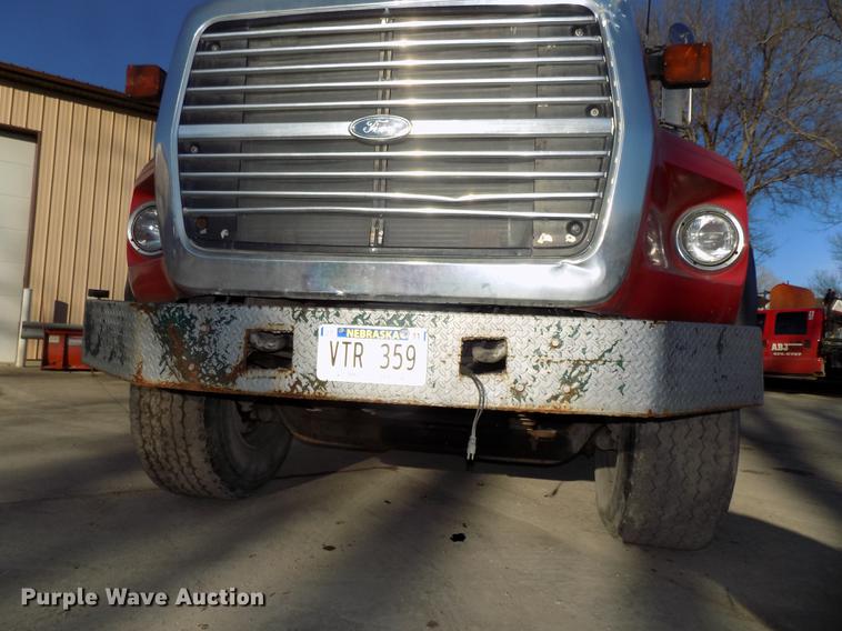 image for item DE7591 1988 Ford LT8000 dump truck