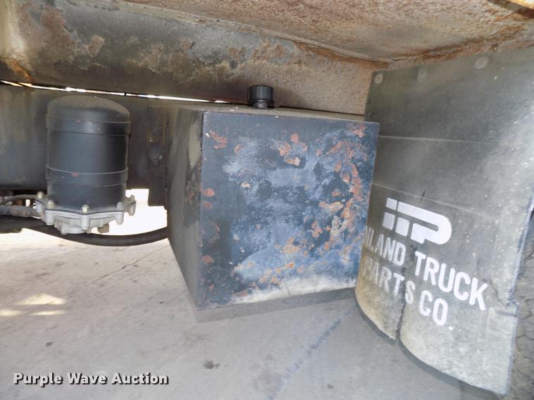 image for item DE7591 1988 Ford LT8000 dump truck