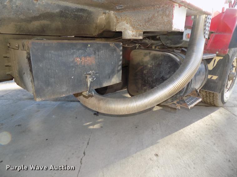 image for item DE7591 1988 Ford LT8000 dump truck