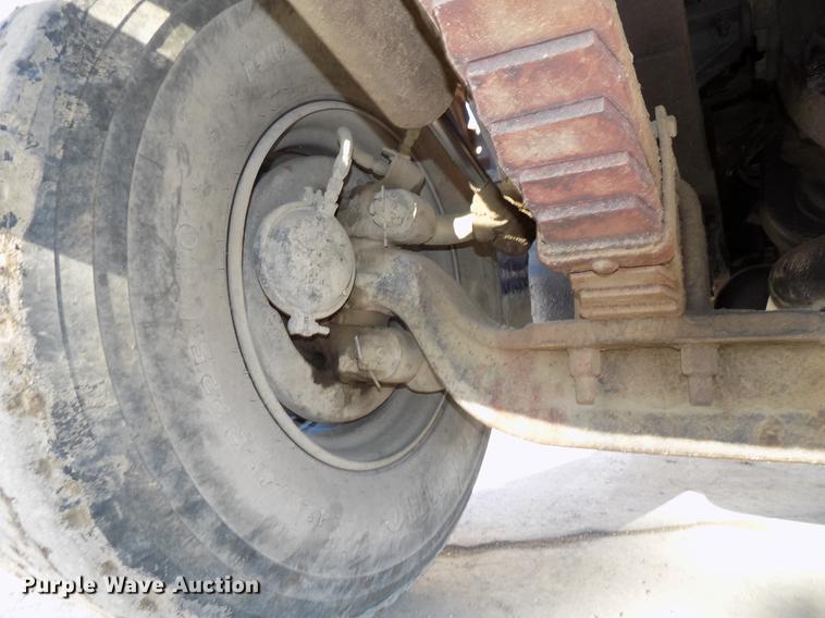 image for item DE7591 1988 Ford LT8000 dump truck