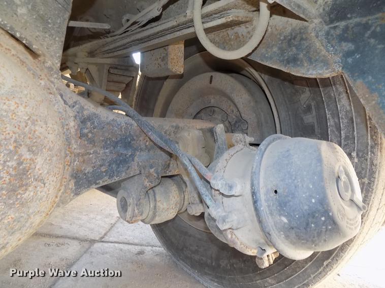 image for item DE7591 1988 Ford LT8000 dump truck