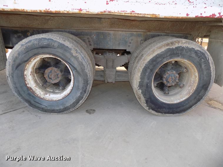 image for item DE7591 1988 Ford LT8000 dump truck