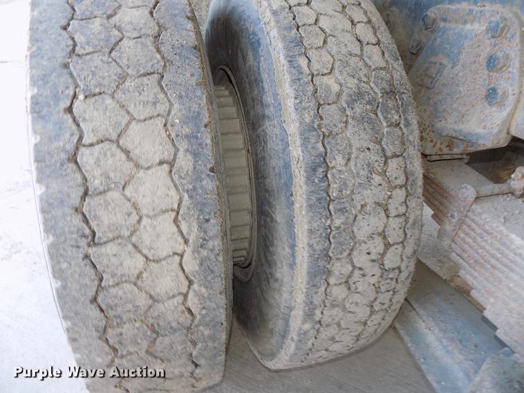 image for item DE7591 1988 Ford LT8000 dump truck