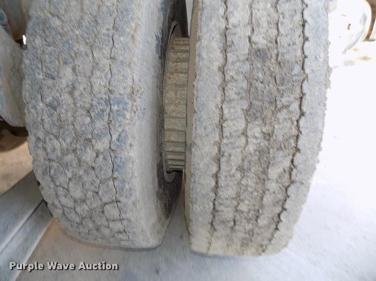 image for item DE7591 1988 Ford LT8000 dump truck