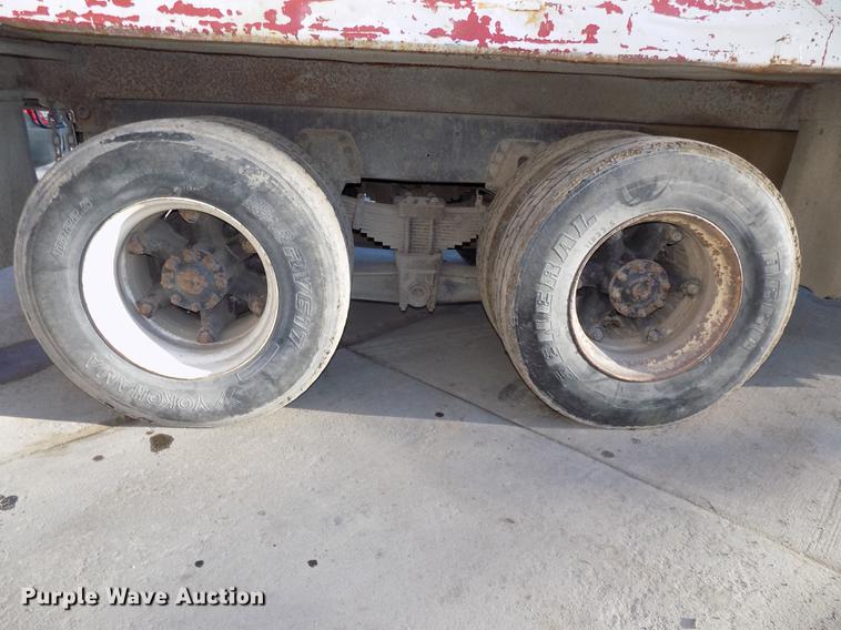 image for item DE7591 1988 Ford LT8000 dump truck