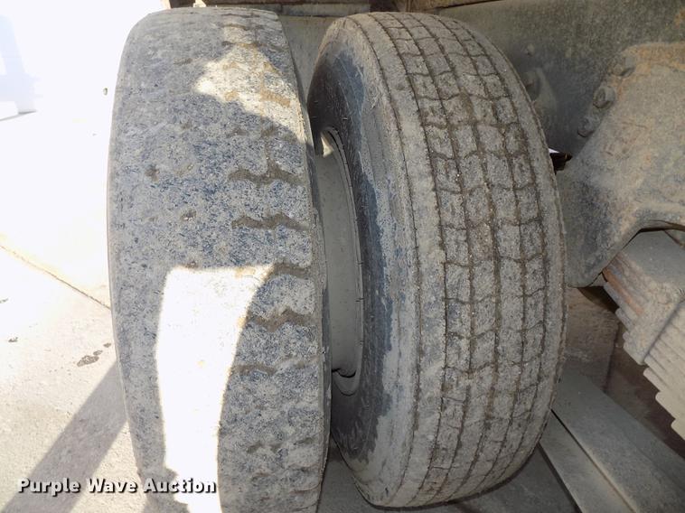 image for item DE7591 1988 Ford LT8000 dump truck