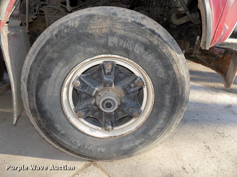 image for item DE7591 1988 Ford LT8000 dump truck