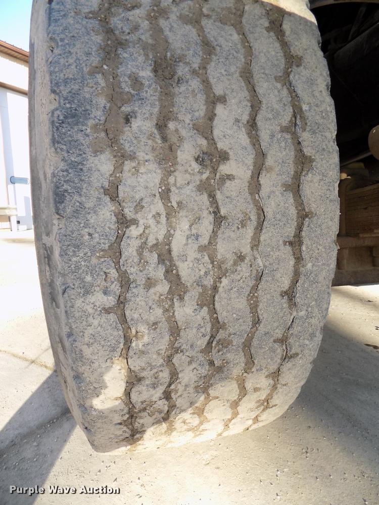 image for item DE7591 1988 Ford LT8000 dump truck