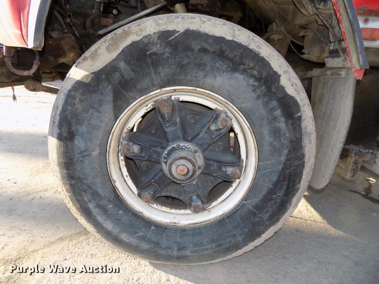 image for item DE7591 1988 Ford LT8000 dump truck