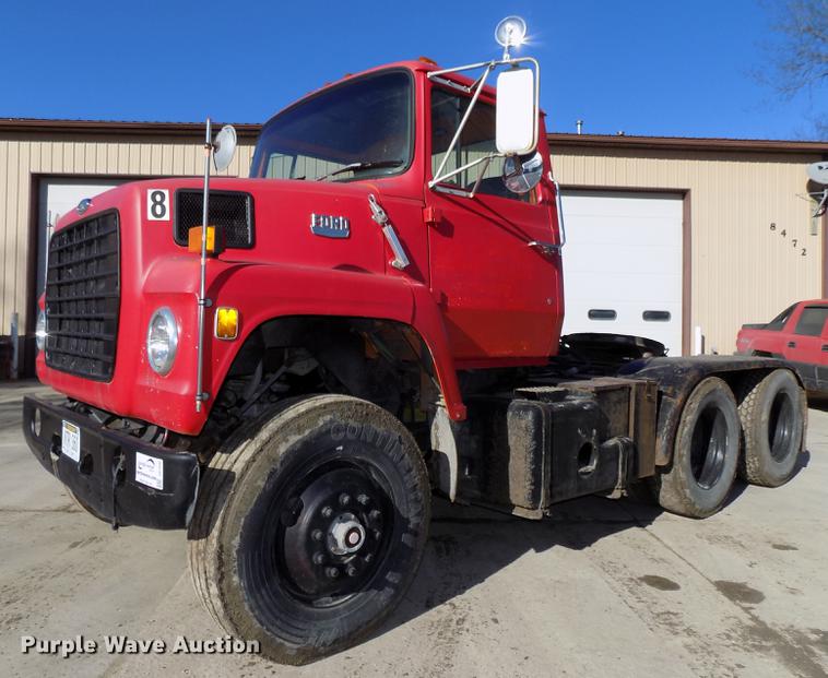 image for item DE7592 1986 Ford LNT9000 semi truck