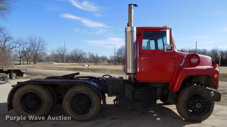 image for item DE7592 1986 Ford LNT9000 semi truck