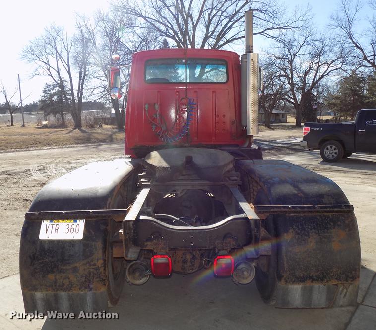 image for item DE7592 1986 Ford LNT9000 semi truck