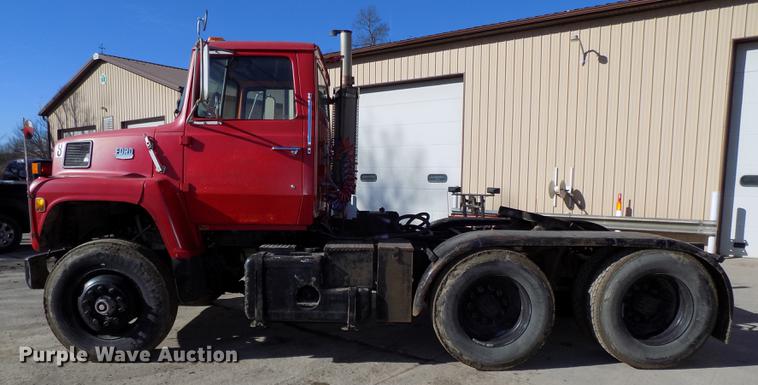 image for item DE7592 1986 Ford LNT9000 semi truck