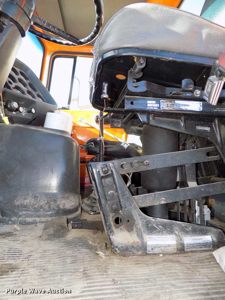 image for item DE7592 1986 Ford LNT9000 semi truck