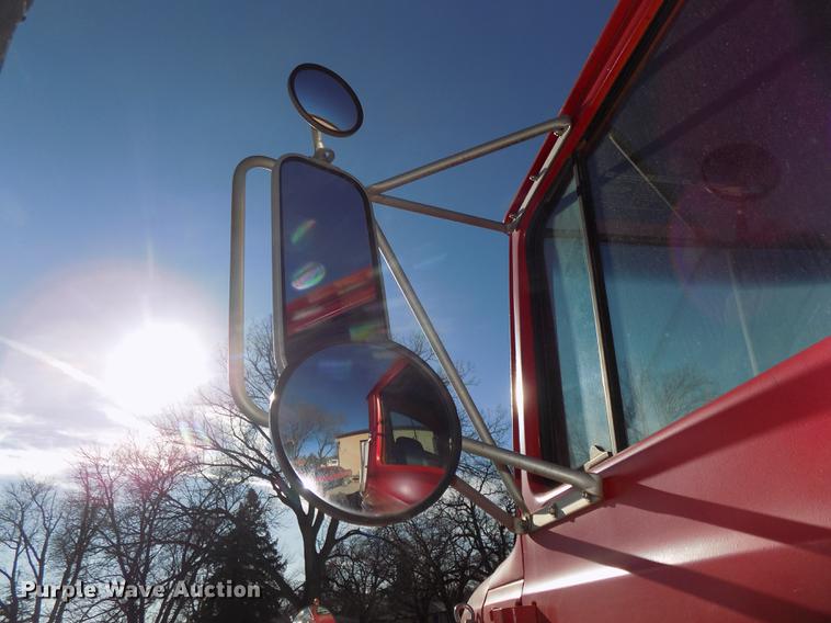 image for item DE7592 1986 Ford LNT9000 semi truck