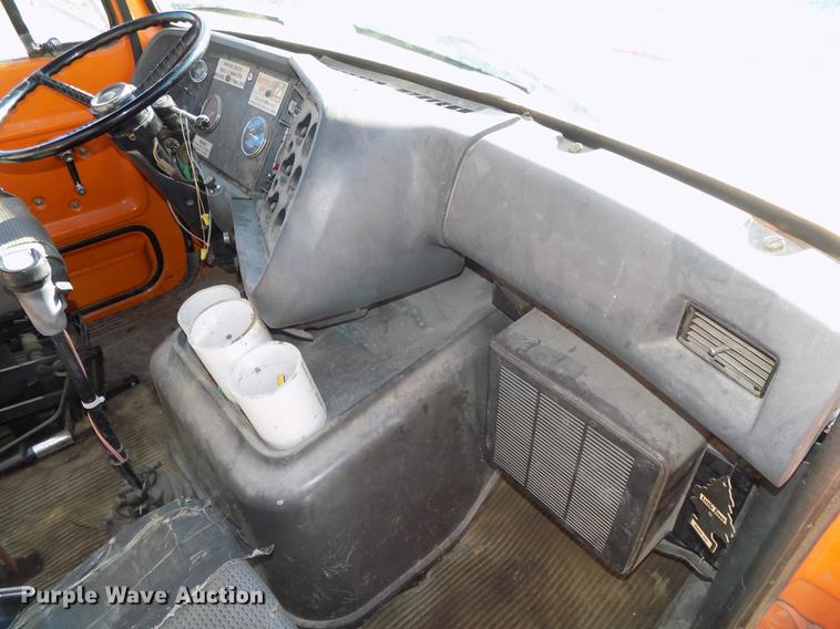 image for item DE7592 1986 Ford LNT9000 semi truck