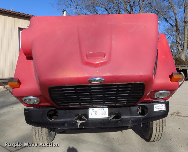 image for item DE7592 1986 Ford LNT9000 semi truck