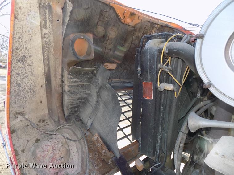 image for item DE7592 1986 Ford LNT9000 semi truck