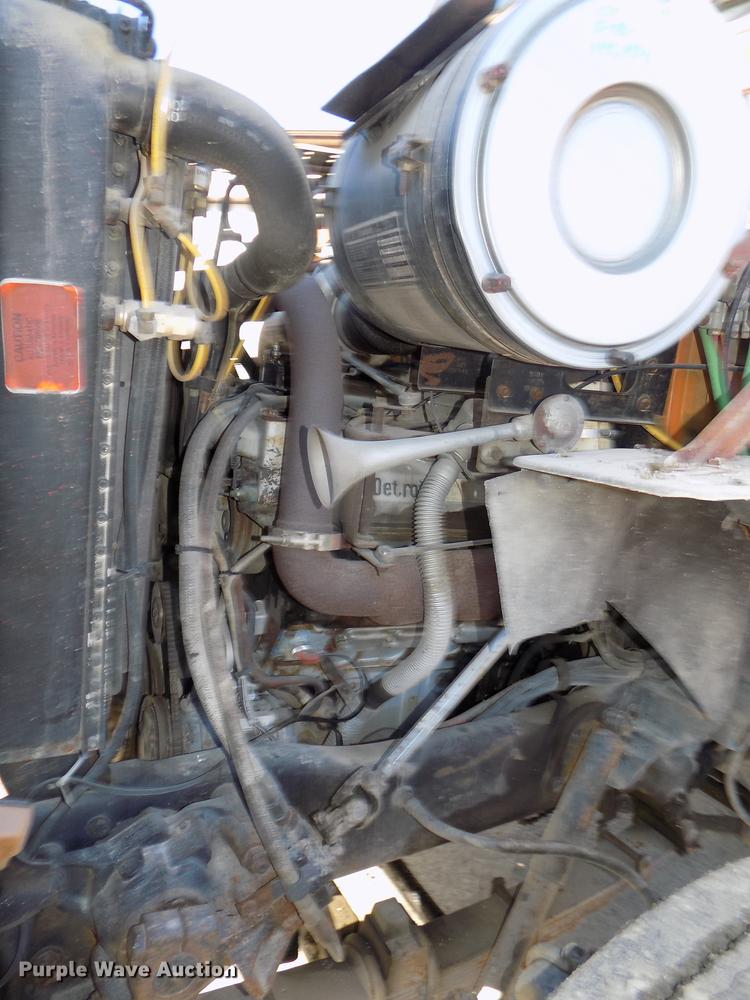 image for item DE7592 1986 Ford LNT9000 semi truck