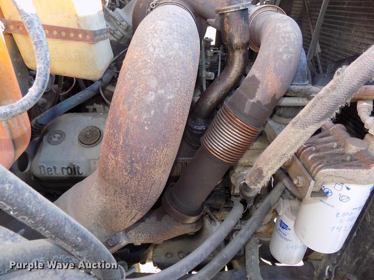 image for item DE7592 1986 Ford LNT9000 semi truck