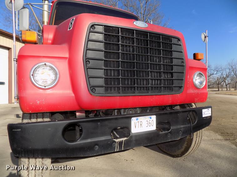 image for item DE7592 1986 Ford LNT9000 semi truck