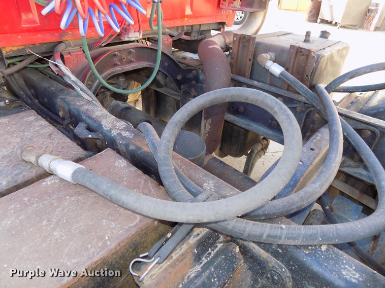 image for item DE7592 1986 Ford LNT9000 semi truck