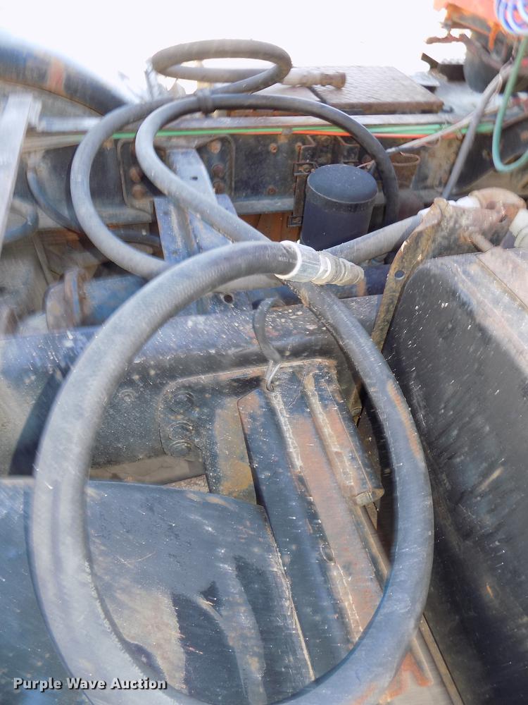 image for item DE7592 1986 Ford LNT9000 semi truck