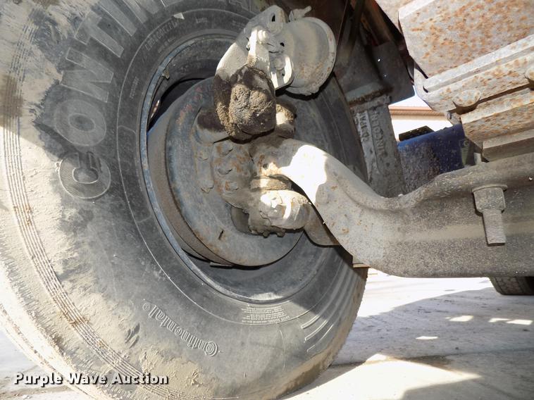 image for item DE7592 1986 Ford LNT9000 semi truck