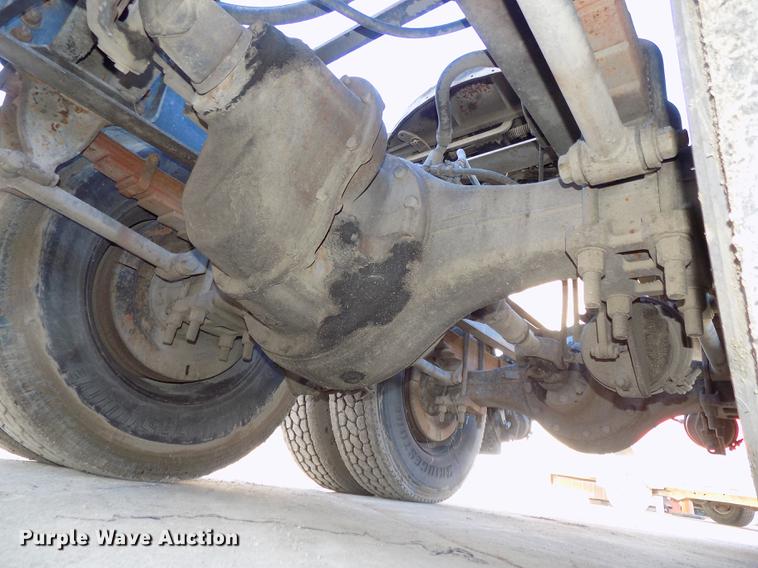 image for item DE7592 1986 Ford LNT9000 semi truck