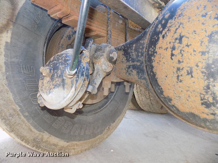 image for item DE7592 1986 Ford LNT9000 semi truck