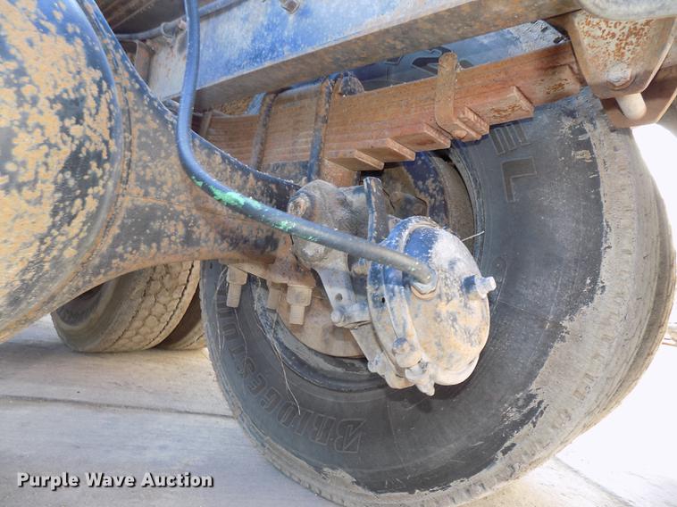 image for item DE7592 1986 Ford LNT9000 semi truck