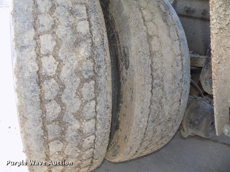 image for item DE7592 1986 Ford LNT9000 semi truck