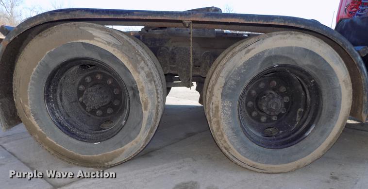 image for item DE7592 1986 Ford LNT9000 semi truck