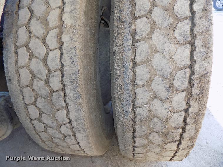 image for item DE7592 1986 Ford LNT9000 semi truck