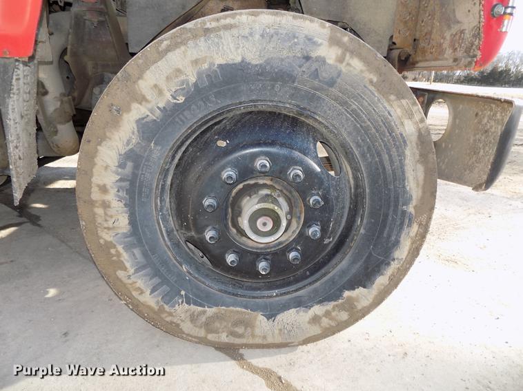 image for item DE7592 1986 Ford LNT9000 semi truck