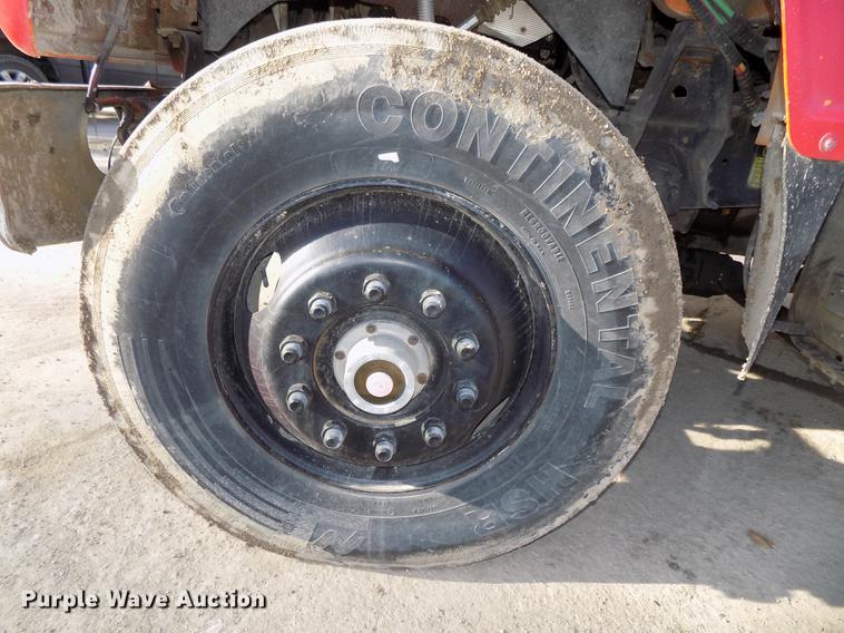 image for item DE7592 1986 Ford LNT9000 semi truck