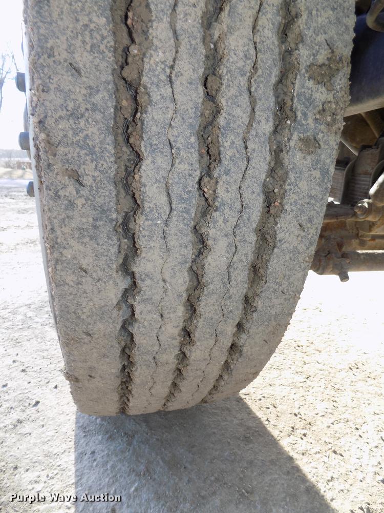 image for item DE7592 1986 Ford LNT9000 semi truck